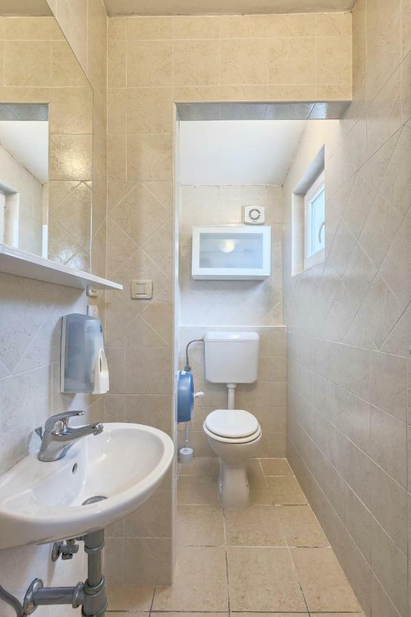Wellness Apartman Kaiser พูลา ภายนอก รูปภาพ