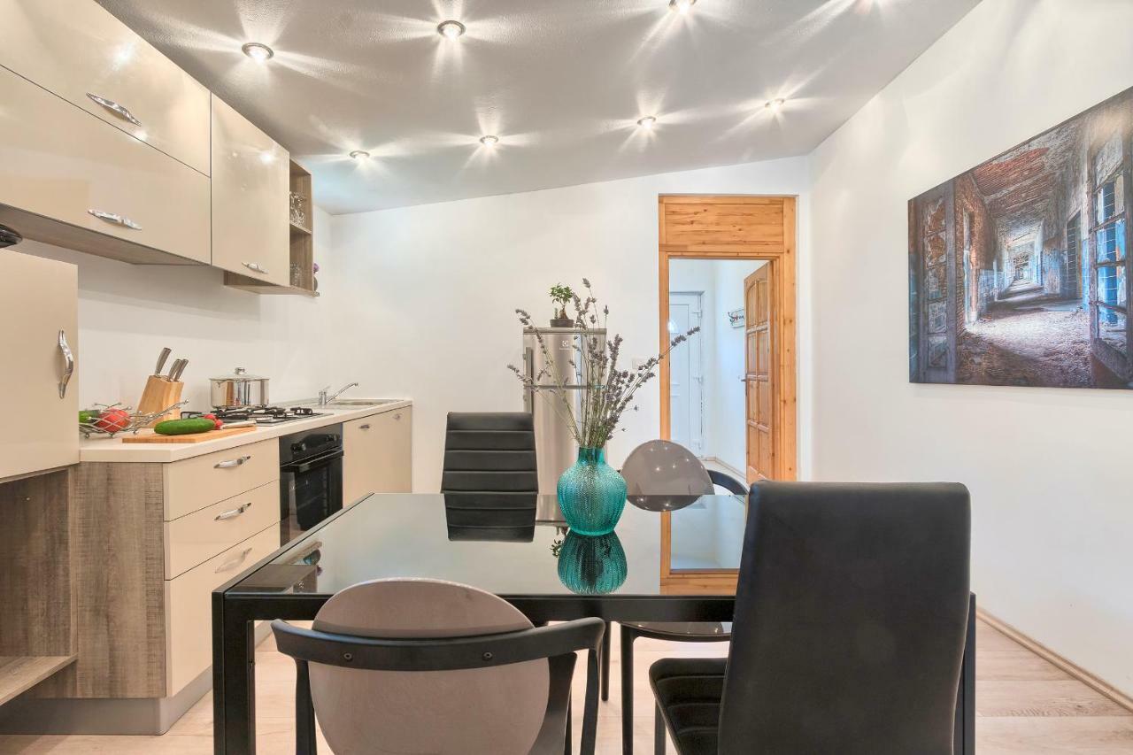 Wellness Apartman Kaiser พูลา ภายนอก รูปภาพ