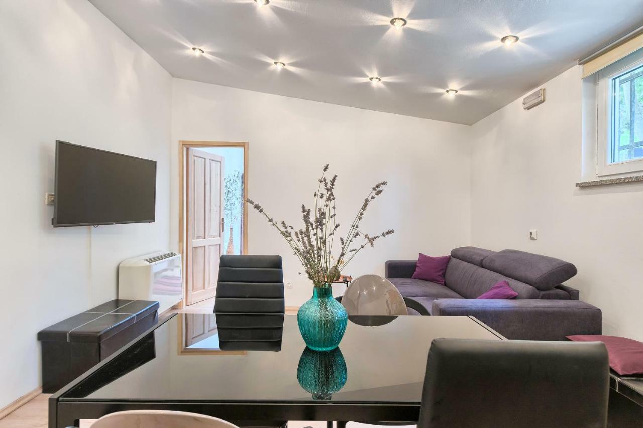 Wellness Apartman Kaiser พูลา ภายนอก รูปภาพ